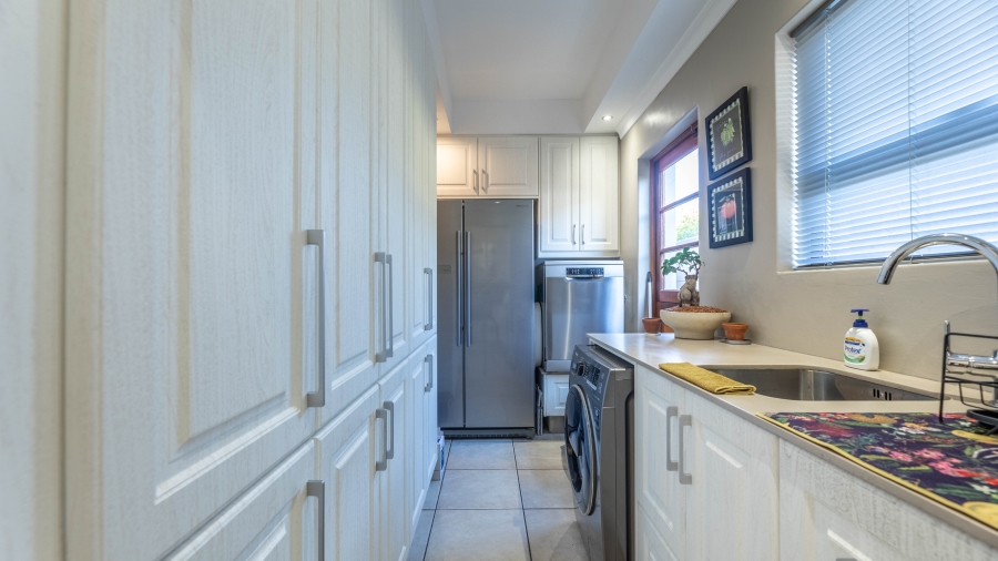 5 Bedroom Property for Sale in Parklands Western Cape